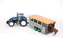 Bruder Traktor New Holland T8040 s přívěsem na zvířata s figurkou krávy