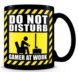 Černý keramický hrnek Gaming: Gamer At Work (objem 315 ml)