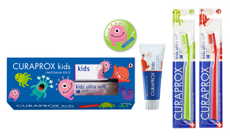 Curaprox Dárková sada dentální péče pro děti bez obsahu fluoridu Jahoda child