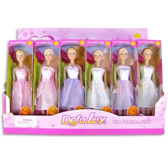 Panenka Lucy v šatech