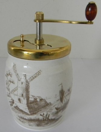 Mlýnek na koření a kávu Elis Lux