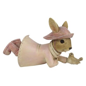 Ležící zaječka s ptáčkem