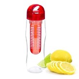 Yoko Design lahev s louhovacím sítkem 730 ml červená
