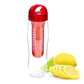 Yoko Design lahev s louhovacím sítkem 730 ml červená