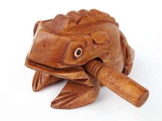 Hrající dřevěná žába světlá 16 cm II. jakost