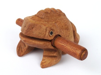 Hrající dřevěná žába světlá 6 cm II. jakost