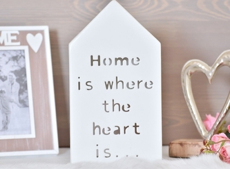 Keramický svícen domeček