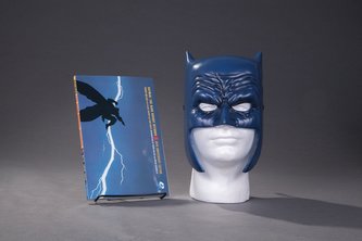 Batman: The Dark Knight Returns Book & Mask Set [With Mask]