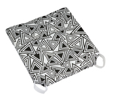 Sedák hladký Ulla - trojúhelníky černé - 40x40 cm, hladký - vykrojené rohy