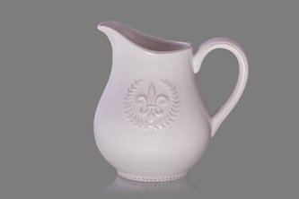 Džbán bílý s ornamentem