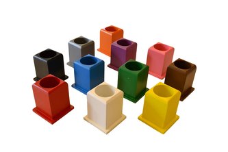 Sada 11 barevných nádobek na pastelky