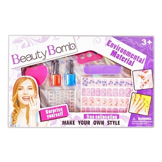 Umelé nechty, lak a trblietky