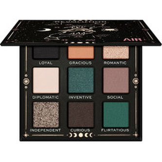Revolution Paletka očních stínů Fantasy Air (Shadow Palette) 9 g woman