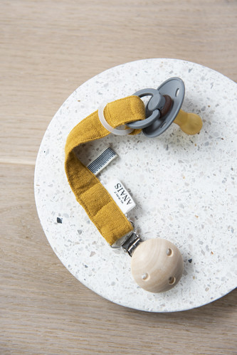 Klip na dudlík Bliss Mustard