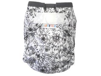 Kapsová plenka (M), bez křidélek - Květy black and white SZ