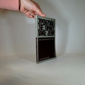 Zpovzdálí se dívaly také ženy