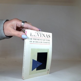 Autrement qu'etre ou au-de L'essence