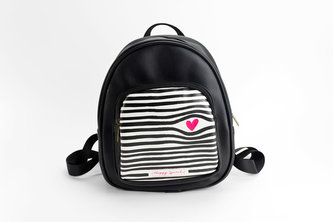 Batůžek: Proužky a srdíčko