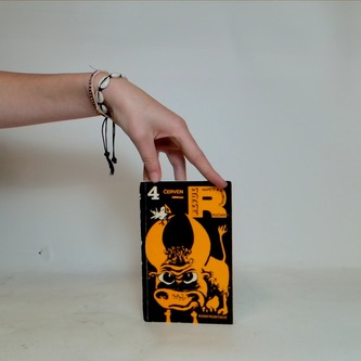 revue napětí a humoru