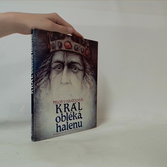 Král obléká halenu