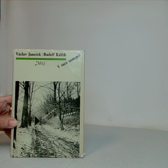 V ruce samopal