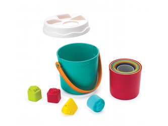 Stohovací kelímky v kyblíku