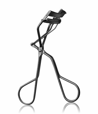 NARS Kleštičky pro natočení řas (Eyelash Curler) woman