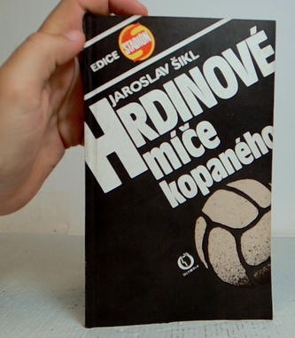 Hrdinové míče kopaného