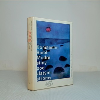 Modre stiny pod zlatymi stromy