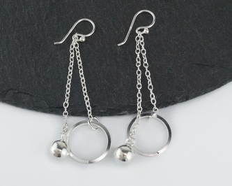 Stříbrné visací náušnice, Řetízek, kruh a koule - 52 mm