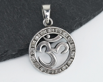 Stříbrný přívěsek ÓM se zirkony