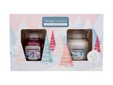 Yankee Candle Home Inspiration vonná svíčka Holiday Magic 104 g + vonná svíčka Snow Dusted Pine 104 g