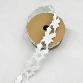 Ozdobná stuha tvarovaná - Hvězdy bílé - 1,8m x 2,5 cm