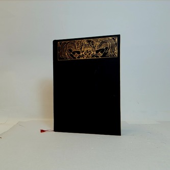 Bohové, hroby a učenci