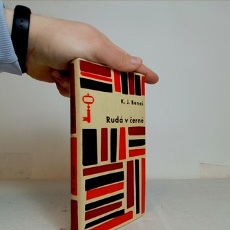Rudá v černé