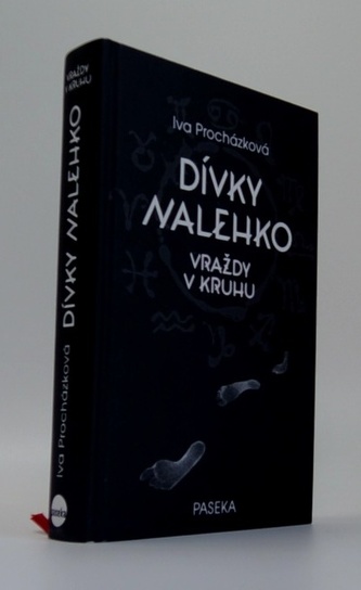 Dívky nalehko. Vraždy v kruhu