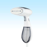 Vertikální napařovací žehlička