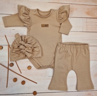 Body s volánky, legíny do zvonu a čepička, 3D, bavlna, cappuccino, vel. 62; 62 (2-3m)