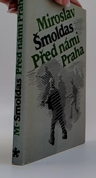 Před námi Praha