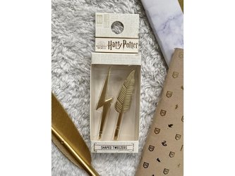Pinzety zlaté, Harry Potter