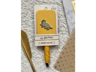 Hřeben/kartáč na vlasy žlutý, Mrzimor, Harry Potter Hřeben: Stříbrný znak koleje