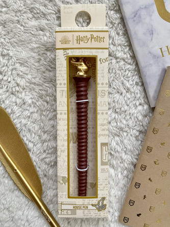 Propiska s kolejí, Harry Potter Typ: Propiska s kolejí - Nebelvír (lev)