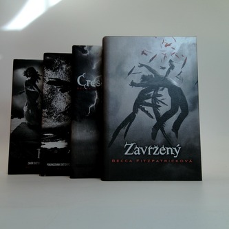 Komplet Sága Zavržený