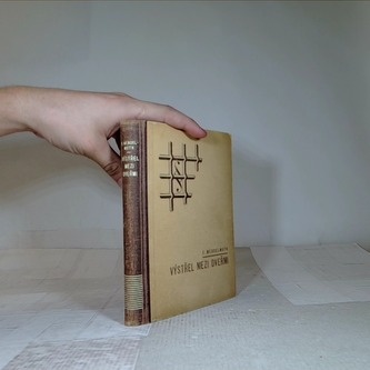 Výstřel mezi dveřmi