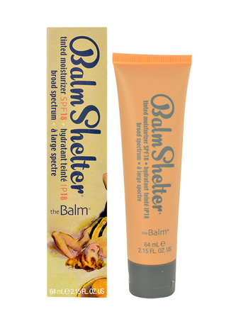 theBalm Tónovací hydratační krém s SPF 18 BalmShelter 64 ml Tónovací hydratační krém s SPF 18 BalmShelter 64 ml - Odstín Lighter than Light 	 woman