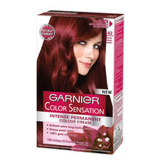 Garnier Přírodní šetrná barva Color Sensation Přírodní šetrná barva Color Sensation - Odstín 5.62 Granátově červená woman