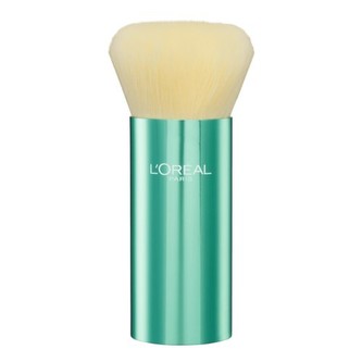 L´Oréal Paris Kabuki štětec k aplikaci minerálního sypkého pudru (Mineral Powder Brush) woman