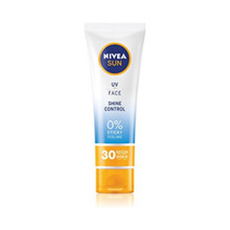 Nivea Zmatňující pleťový krém na opalování SPF 30 (UV Face Shine Control Cream) 50 ml woman