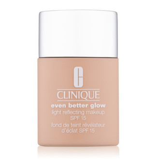 Clinique Make-up pro rozjasnění pleti SPF 15 Even Better Glow (Light Reflecting Makeup SPF 15) 30 ml Make-up pro rozjasnění pleti SPF 15 Even Better Glow (Light Reflecting Makeup SPF 15) 30 ml - Odstín 28 Ivory woman