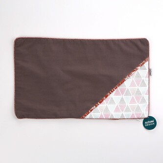 DEKORATIVNÍ POVLAK NA POLŠTÁŘ 30X50CM TROJÚHELNÍKY DEKORACE I